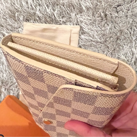 LOUIS VUITTON AZUR DAMIER SARAH WALLET LONG - Picture 4 of 11